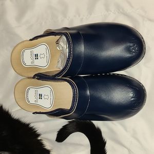 - Bjork Maja Wood Open Back Navy Leather Clogs EU size 40 , US 9.5-10